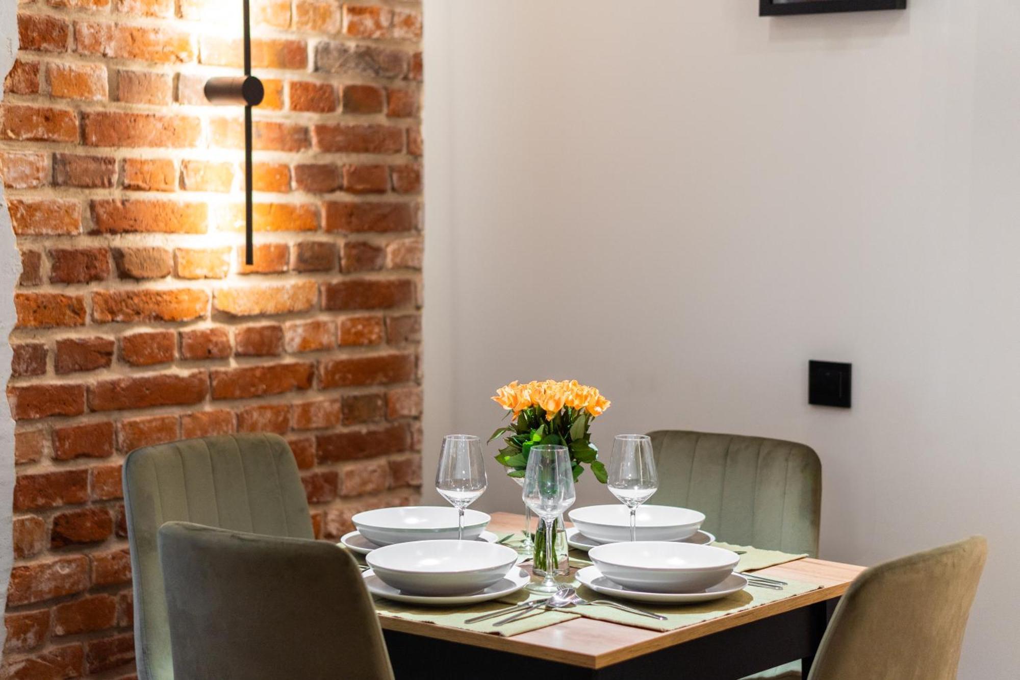 Charm & Comfort Renovated Gem In Old Town Sarego Apt B Krakow Exterior photo